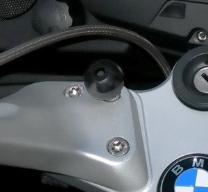 Uchwyt X-Grip™ do przenośnych urządzeń np. smartfon lub nawigacja samochodowa montowany do kierownicy motocykla ze śrubami M8