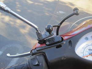 Uchwyt do Garmin Oregon 700 & 750 montowany do uchwytu lusterka w motocyklu