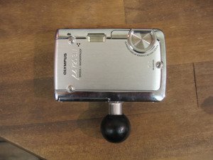Uchwyt do aparatu lub kamery z ¼ calowym gwintem z potrójną przyssawką